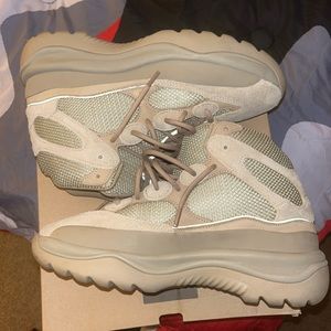 Yeezy book rock sz11 worn once